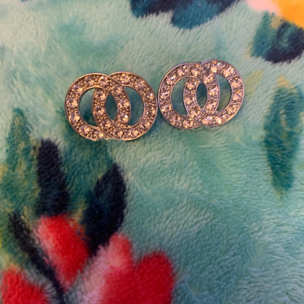 Beautiful earrings - Picture 2 of 4